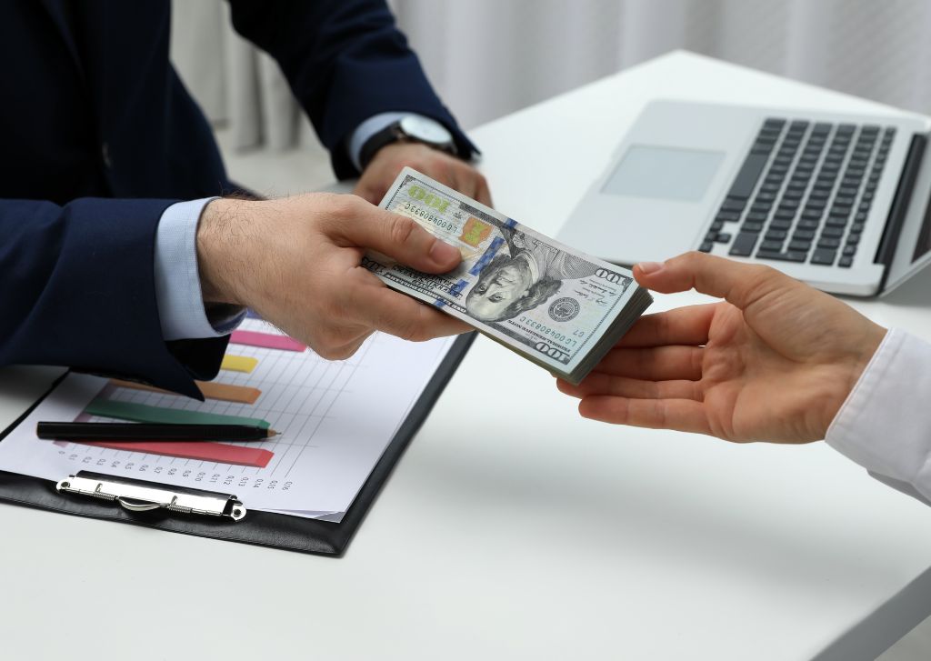 Bạn có thể cân nhắc các phương án vay để hỗ trợ tài chính khi mua đất nền Bắc Sài Gòn